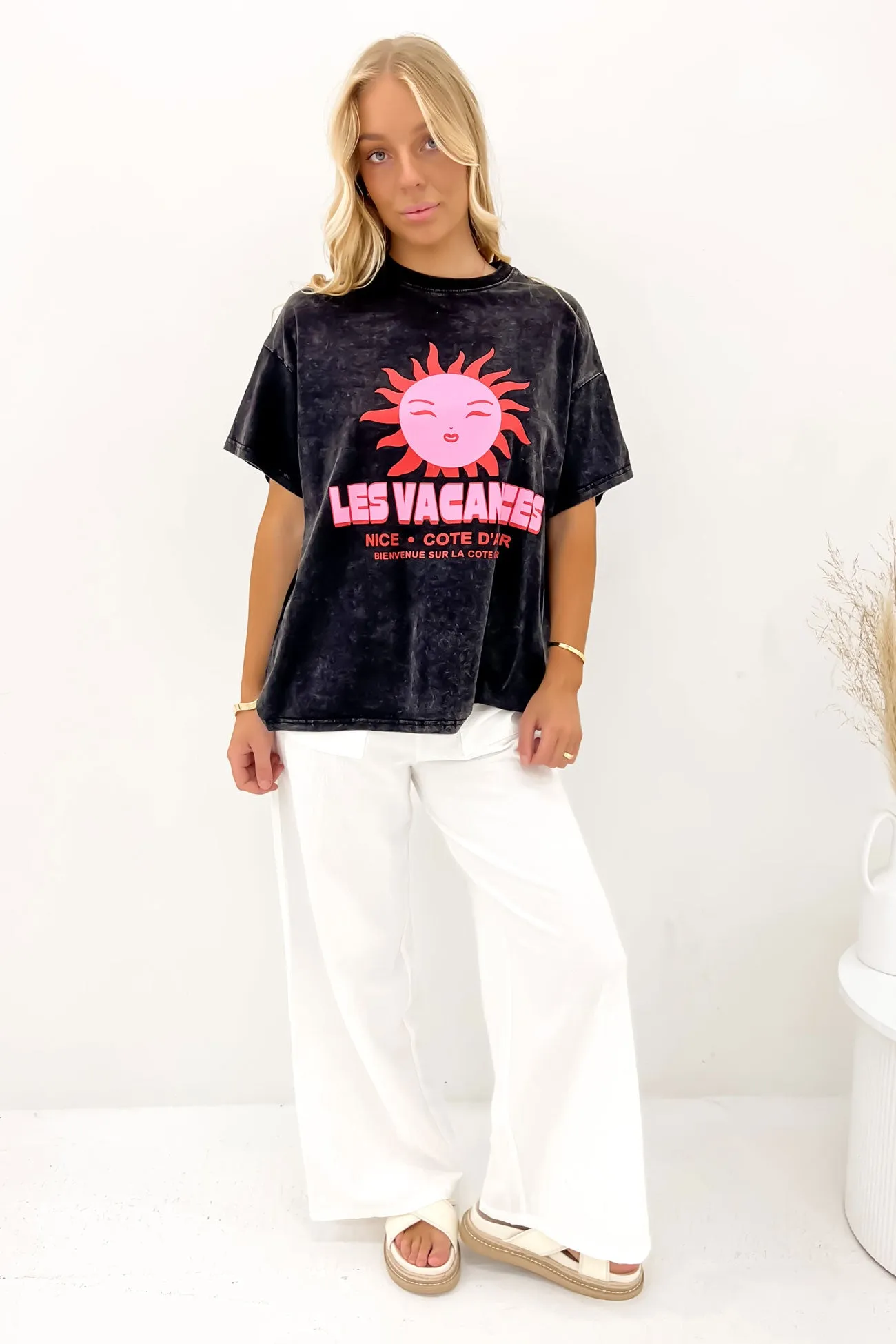 Les Vacances Tee Black Acid Wash